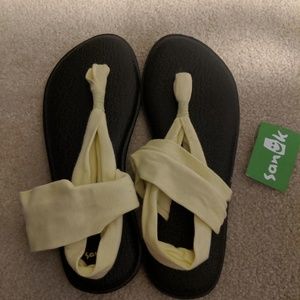 Sanuk yoga flip flops 9